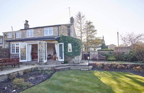 Harrogate Casa | Host & Stay | Tithe Cottage