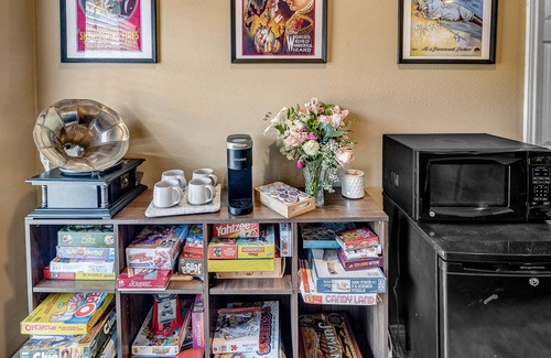 Bryan Casa | Host the Perfect Stay:15-Person House with Indoor Pool, 2 Grills & Entertainment