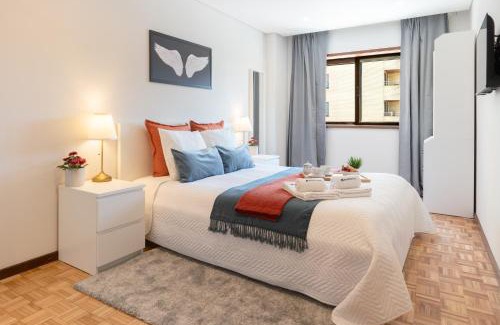 Paranhos Apartamento | Host Wise - Bright and Elegant Urban Flat with Balcony