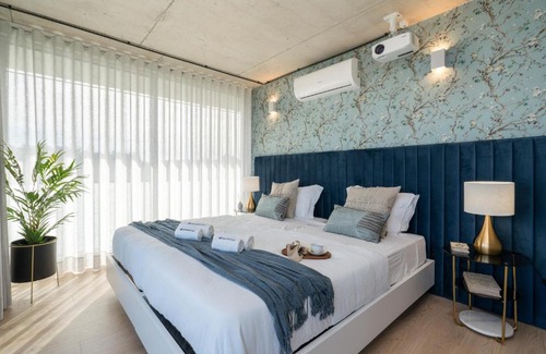 Vila Nova de Gaia Apartamento | Host Wise - Luxurious Impressive Apartment - Balcony and Pool