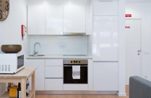 Vila Nova de Gaia Apartamento | Host Wise - Sweet Sunny Flat with Balcony
