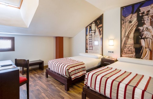 Centro histórico de Baeza Hostal | Hostal Aznaitin