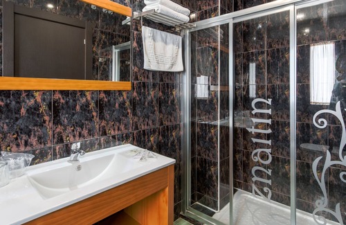 Centro histórico de Baeza Hostal | Hostal Aznaitin
