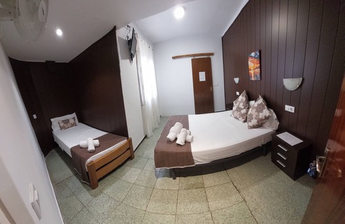 Centro de Roses Casa | Hostal Creus