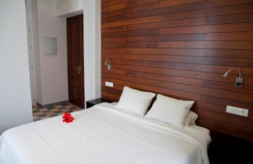 Centro de Conil de la Frontera Hotel | Hostal El Alojado de Velarde