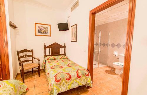 Centro de Nerja Casa | Hostal Marissal by Dorobe