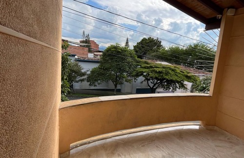 Villa Hermosa Casa | Hostal Pacifico Encanto, Tu hogar en Medellin!