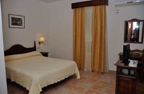 Almoguera Hotel | Hostal Padrino