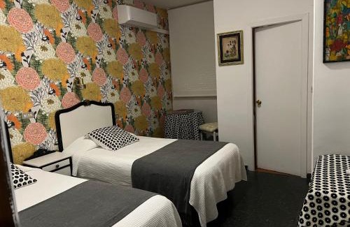Barbastro Casa | Hostal Pirineos