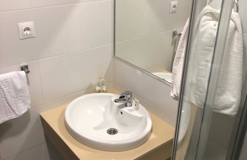 Benameji Hostal | Hostal Restaurante Reina