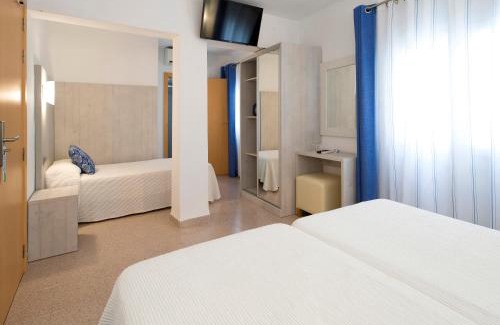 Sant Antoni de Portmany Hostal | Hostal Roca