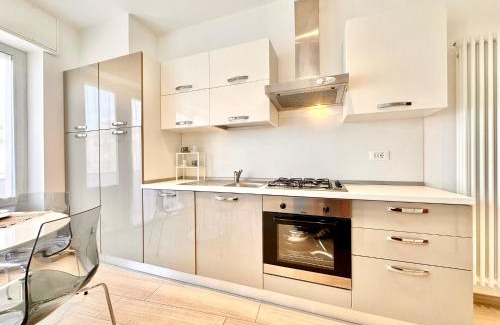 Finale Pia Apartamento | Hostdomus - White and Sea Suite