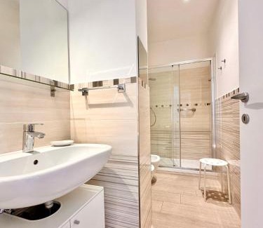 Finale Pia Apartamento | Hostdomus - White and Sea Suite