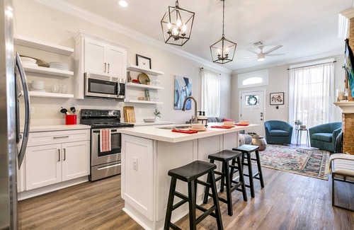 Faubourg Lafayette Casa | Hosteeva 3BR Steps to St. Charles Ave