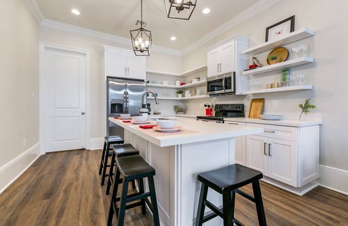 Faubourg Lafayette Casa | Hosteeva 3BR Steps to St. Charles Ave