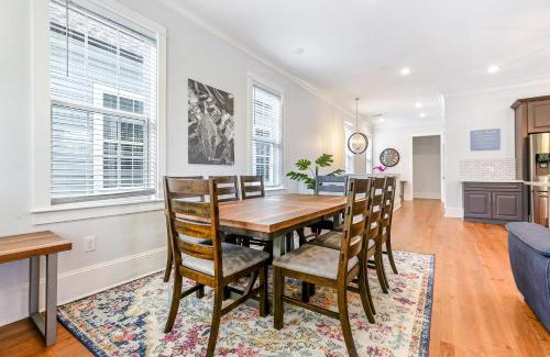 Faubourg Lafayette Apartamento | Hosteeva Chic Urban Retreat w Pool Steps to St Charles Ave and Near Bourbon St