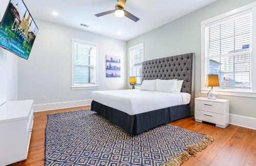 Faubourg Lafayette Apartamento | Hosteeva Chic Urban Retreat w Pool Steps to St Charles Ave and Near Bourbon St