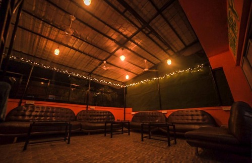 Andheri West Hostal | Hostal ∙ 8 personas