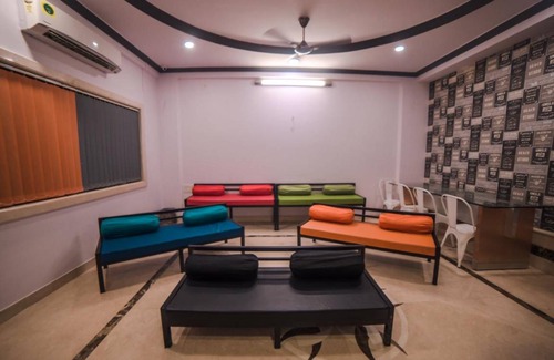 Andheri West Hostal | Hostal ∙ 8 personas