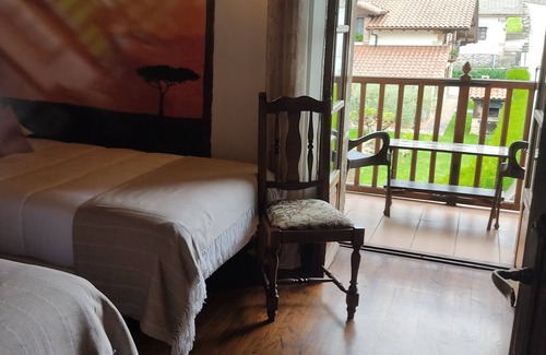 Ituren Apartamento | Hostal Mendaurpe. H 5. Habitación con baño. Naturaleza y Relax