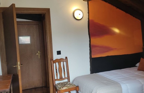 Ituren Apartamento | Hostal Mendaurpe. H 5. Habitación con baño. Naturaleza y Relax
