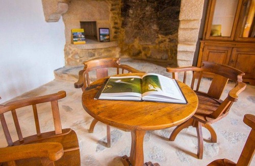 Moraime Hostal | Hostel Monasterio de Moraime