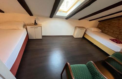 Rijeka Hostal | Hostel Old School