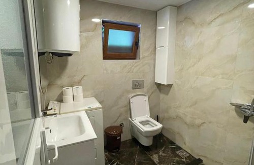 Valbone Hostal | Hostel Rilindja