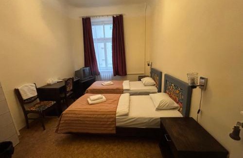 Centrs Hostal | Hostel Viktorija with Private Rooms