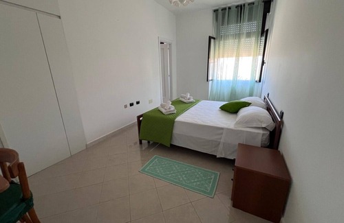 Gonnesa Cama Y Desayuno | Hostal con habitaciones con vistas al mar y baño privado, terraza y pinar