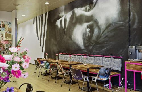 Bijlmer-Centrum Hostal | Hostelle - women only hostel Amsterdam