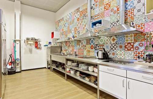 Bijlmer-Centrum Hostal | Hostelle - women only hostel Amsterdam