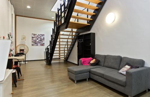 Bijlmer-Centrum Hostal | Hostelle - women only hostel Amsterdam