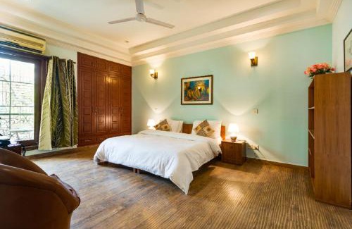 Kailash Colony Apartamento | Hostie - 4BHK Apartment with lift near Greater Kailash, South Delhi