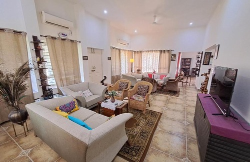 Faridabad Casa | Hostie Jacranda-3BHK Farm House 40Mins from Gurgaon-Delhi