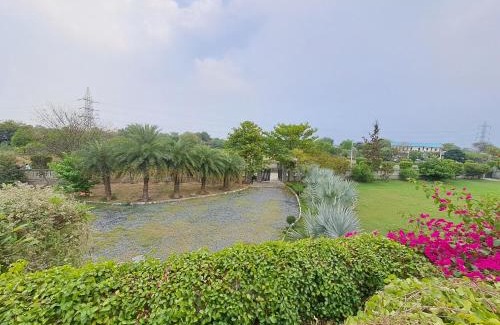 Faridabad Casa | Hostie Jacranda-3BHK Farm House 40Mins from Gurgaon-Delhi