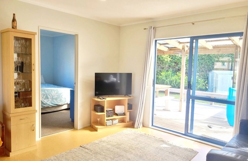 Matarangi Casa | Hosts on the Coast - A Honey on Manuka