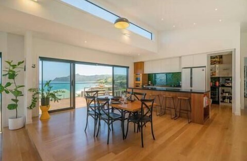 Rings Beach Casa | Hosts on the Coast Ataahua