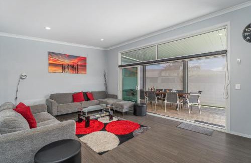 Whitianga Casa | Hosts on the Coast Belair Bach