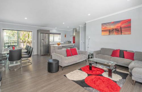 Whitianga Casa | Hosts on the Coast Belair Bach