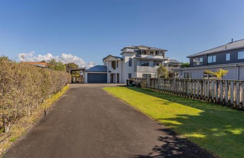 Whitianga Casa | Hosts on the Coast Buffalo Beach Escape