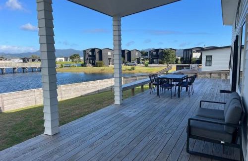 Matarangi Casa | Hosts on the Coast Lake View