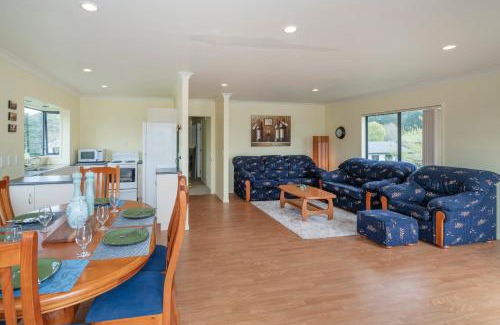 Cooks Beach Casa | Hosts on the Coast Laze Away on Cook