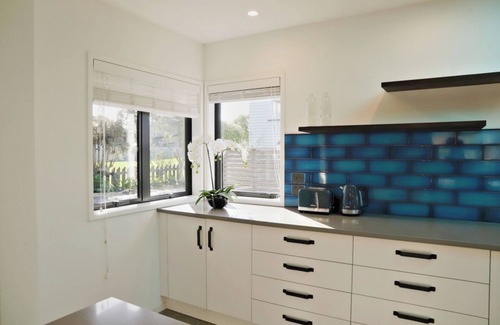 Waihi Beach Casa | Hosts on the Coast Hillview Hideaway