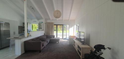 Pauanui Casa | Hosts on the Coast Pauanui Beach Break