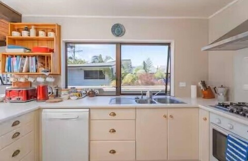 Whitianga Casa | Hosts on the Coast Picture Perfect on Haddon