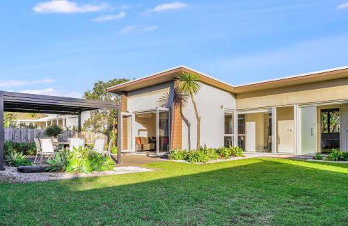 Matarangi Casa | Hosts on the Coast Titoki Magic