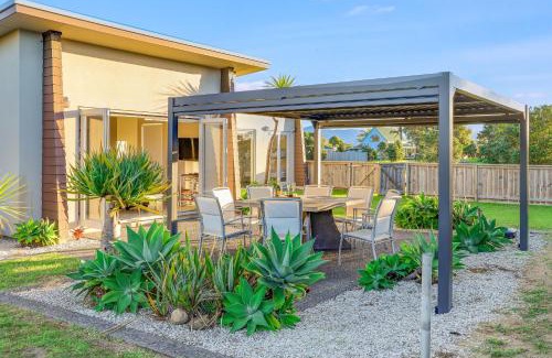 Matarangi Casa | Hosts on the Coast Titoki Magic