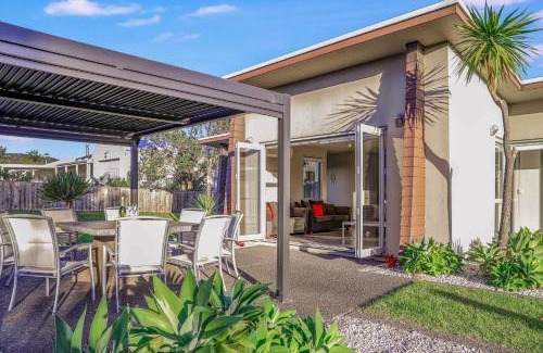 Matarangi Casa | Hosts on the Coast Titoki Magic
