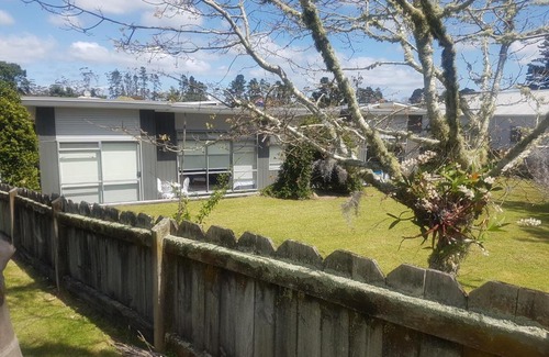 Matarangi Casa | Hosts on the Coast Unwind on Waimaire